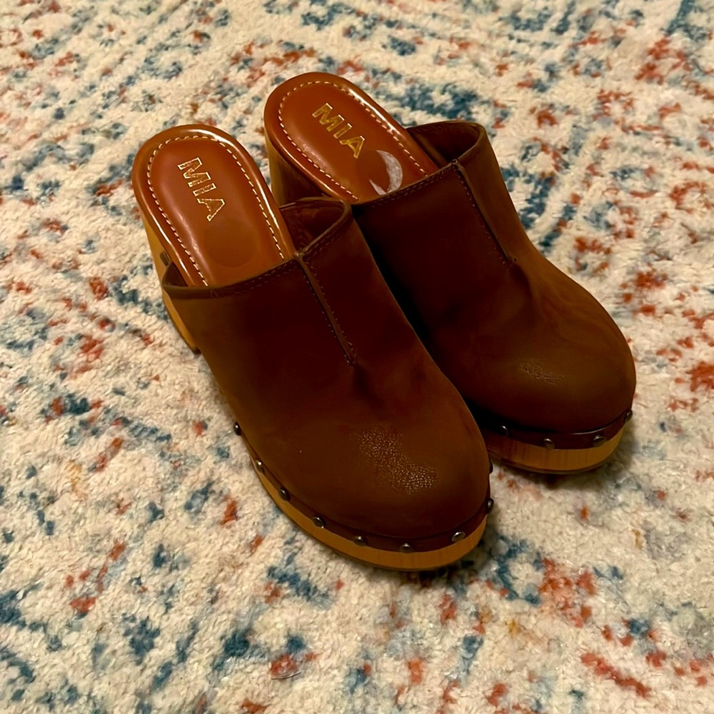 MIA brogan clog.